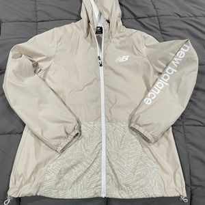 🌟 NEW BALANCE NUDE GRAPHIC RAIN JACKET